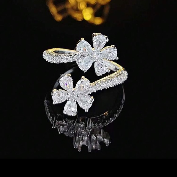 NWT Sterling Silver 2 Carat Simulated Diamond Double Floral Adjustable Ring - Picture 4 of 5